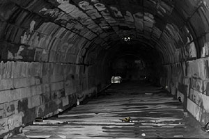 幽灵隧道逃生